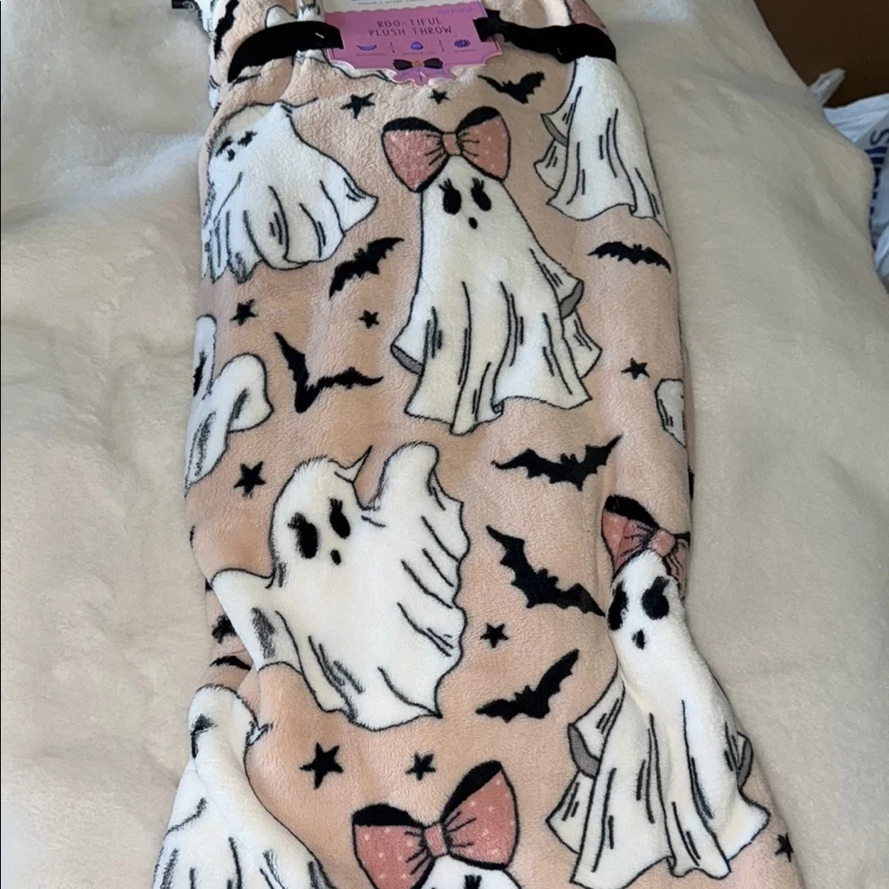 ghoulie glam Halloween pink boat ghost blanket